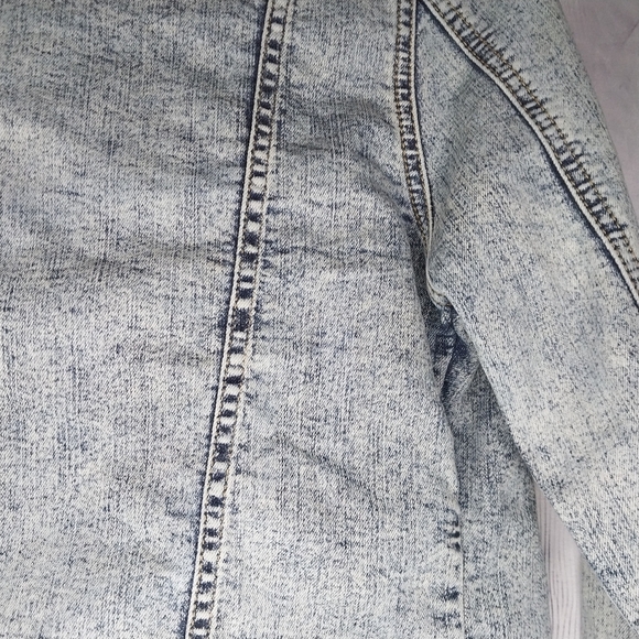2B bebe Light Blue Cropped Denim Jacket - Picture 11 of 12